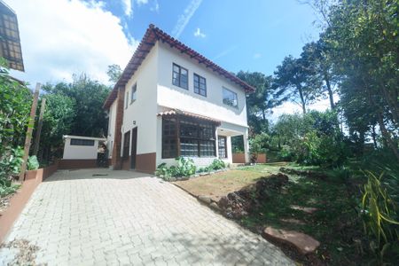 Casa de condomínio à venda com 300m², 3 quartos e 3 vagasFachada