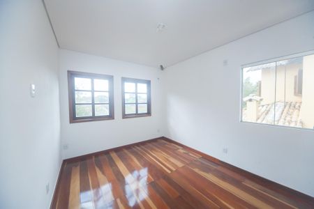 Casa de condomínio à venda com 300m², 3 quartos e 3 vagasquarto 2