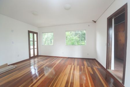 Casa de condomínio à venda com 300m², 3 quartos e 3 vagassuite 