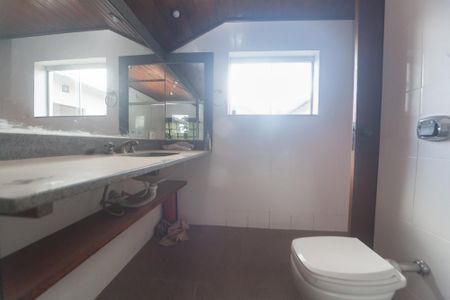 Casa de condomínio à venda com 300m², 3 quartos e 3 vagasBanheiro da suíte