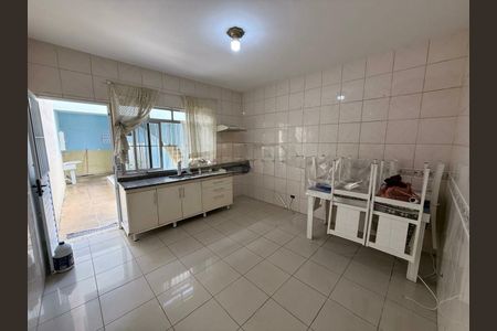 Casa para alugar com 150m², 2 quartos e 2 vagasCozinha