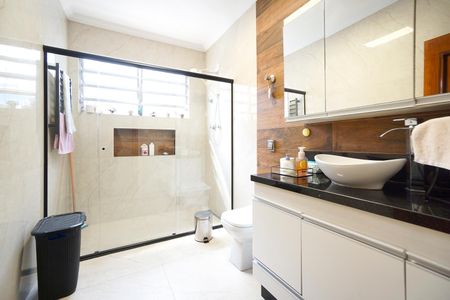 Casa para alugar com 200m², 2 quartos e 2 vagas Casa para alugar com 200m², 2 quartos e 2 vagasBanheiro social