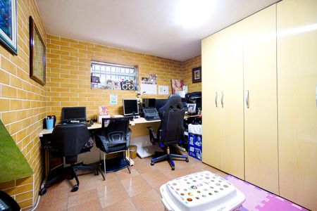 Casa para alugar com 200m², 2 quartos e 2 vagas Casa para alugar com 200m², 2 quartos e 2 vagasEscritório