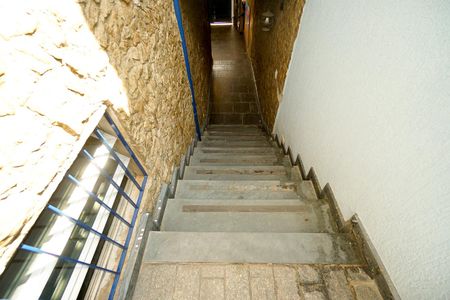 Casa para alugar com 200m², 2 quartos e 2 vagas Casa para alugar com 200m², 2 quartos e 2 vagasEscada da garagem