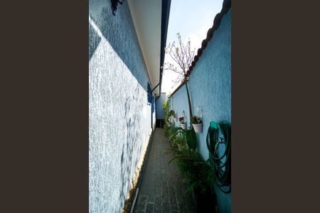 Casa para alugar com 200m², 2 quartos e 2 vagas Casa para alugar com 200m², 2 quartos e 2 vagasCorredor lateral