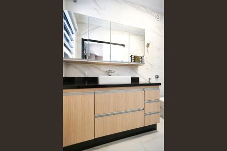Casa para alugar com 200m², 2 quartos e 2 vagas Casa para alugar com 200m², 2 quartos e 2 vagasBanheiro da suíte