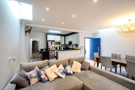 Casa para alugar com 200m², 2 quartos e 2 vagas Casa para alugar com 200m², 2 quartos e 2 vagasSala