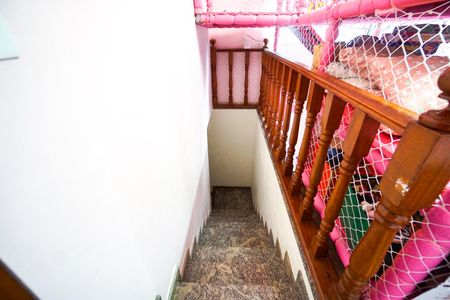 Casa para alugar com 200m², 2 quartos e 2 vagas Casa para alugar com 200m², 2 quartos e 2 vagasEscada da garagem