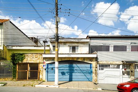Casa para alugar com 200m², 2 quartos e 2 vagas Casa para alugar com 200m², 2 quartos e 2 vagasFachada