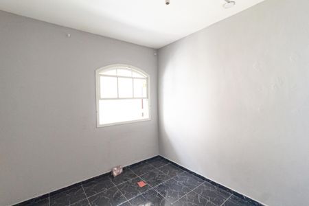 Quarto de casa para alugar com 1 quarto, 60m² em Vila Martins, Carapicuíba