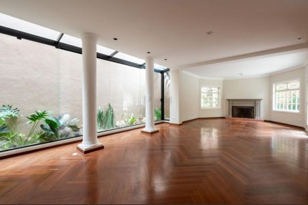 Casa à venda com 4 quartos, 384m² em Jardim America, São Paulo