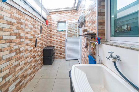 Casa à venda com 50m², 2 quartos e 1 vagaÁrea de Serviço