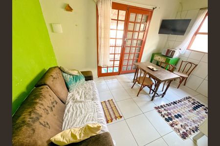 Sala de TV de apartamento para alugar com 1 quarto, 40m² em São João do Rio Vermelho, Florianópolis