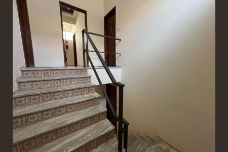 Apartamento para alugar com 95m², 3 quartos e 1 vagaEscada