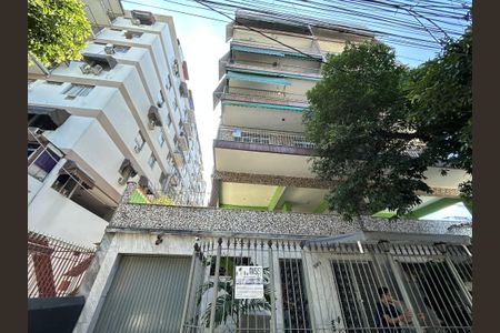 Apartamento para alugar com 97m², 2 quartos e 1 vagaFachada + plaquinha