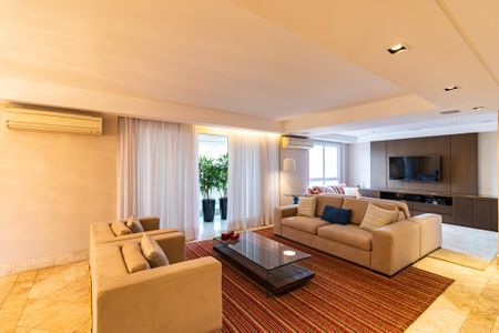 Apartamento à venda com 261m², 4 quartos e 4 vagas
