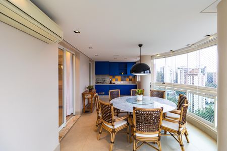Apartamento à venda com 261m², 4 quartos e 4 vagas