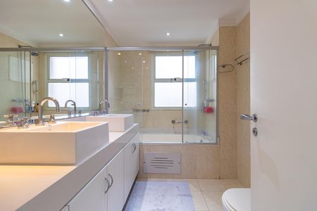 Apartamento à venda com 261m², 4 quartos e 4 vagas