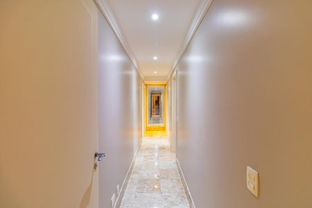 Apartamento à venda com 261m², 4 quartos e 4 vagas