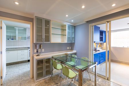Apartamento à venda com 261m², 4 quartos e 4 vagas