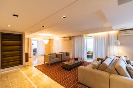 Apartamento à venda com 261m², 4 quartos e 4 vagas