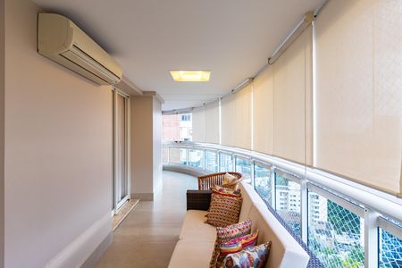Apartamento à venda com 261m², 4 quartos e 4 vagas