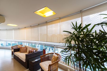Apartamento à venda com 261m², 4 quartos e 4 vagas