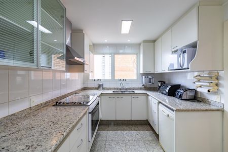 Apartamento à venda com 261m², 4 quartos e 4 vagas