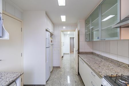Apartamento à venda com 261m², 4 quartos e 4 vagas