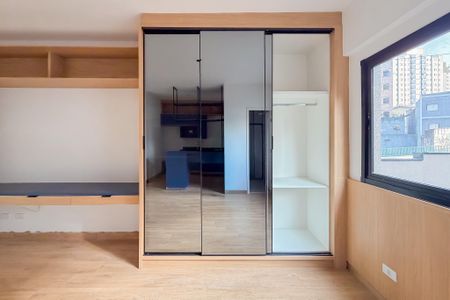 Studio à venda com 27m², 1 quarto e sem vaga Studio à venda com 27m², 1 quarto e sem vagaArmários