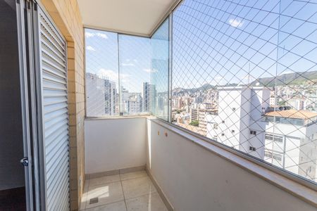 Apartamento para alugar com 100m², 3 quartos e 2 vagasVaranda da Suíte