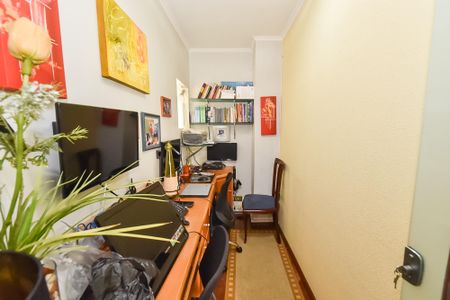 Apartamento para alugar com 150m², 4 quartos e 4 vagas Apartamento para alugar com 150m², 4 quartos e 4 vagasEscritório