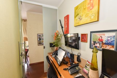 Apartamento para alugar com 150m², 4 quartos e 4 vagas Apartamento para alugar com 150m², 4 quartos e 4 vagasEscritório