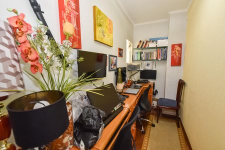 Apartamento para alugar com 150m², 4 quartos e 4 vagas Apartamento para alugar com 150m², 4 quartos e 4 vagasEscritório