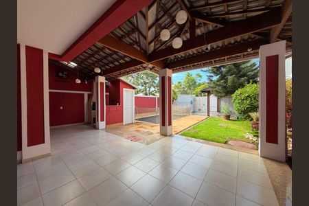 Casa à venda com 259m², 5 quartos e 2 vagas