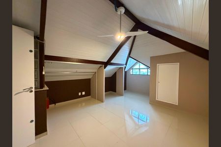Casa à venda com 259m², 5 quartos e 2 vagas