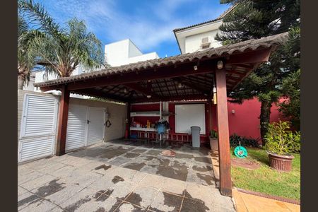 Casa à venda com 259m², 5 quartos e 2 vagas