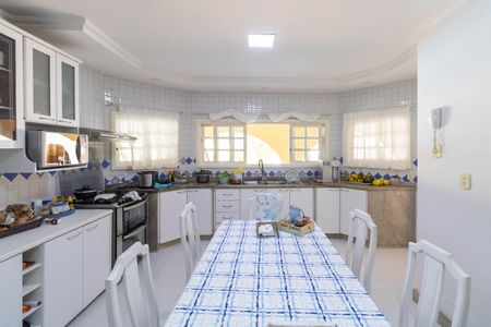 Casa para alugar com 550m², 7 quartos e 3 vagasCozinha