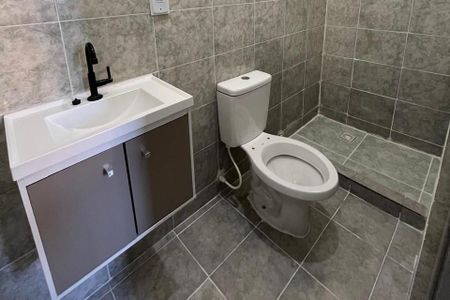 Banheiro de casa para alugar com 2 quartos, 101m² em Vila Amelia, Duque de Caxias