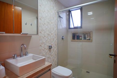 Apartamento à venda com 117m², 3 quartos e 2 vagasBanheiro suíte 