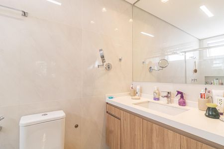 Apartamento à venda com 194m², 3 quartos e 1 vagaBanheiro da Suíte 1