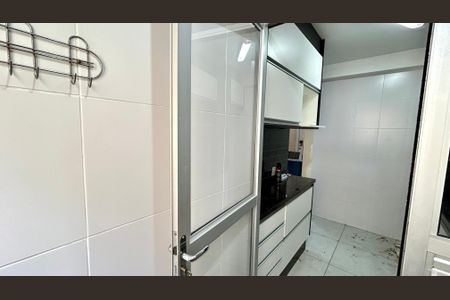 Apartamento para alugar com 77m², 3 quartos e 1 vagaÁrea de Serviço