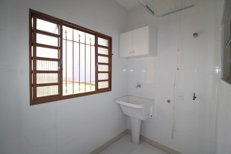 Casa para alugar com 90m², 2 quartos e 1 vagaÁrea de Serviço