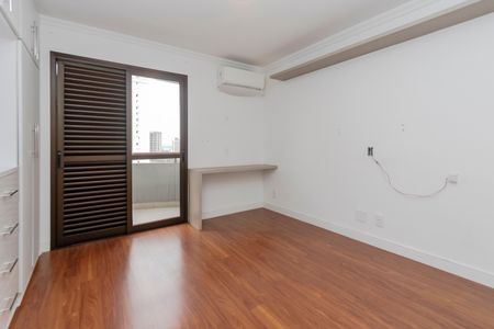 Apartamento à venda com 160m², 4 quartos e 2 vagasSuíte 1