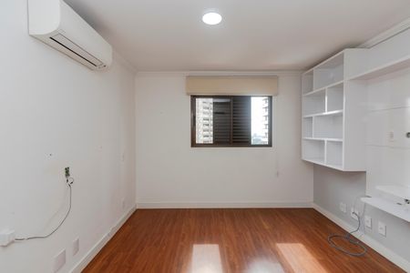 Apartamento à venda com 160m², 4 quartos e 2 vagasSuíte 2