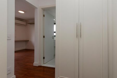 Apartamento à venda com 160m², 4 quartos e 2 vagasSuíte 1
