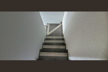 Casa para alugar com 120m², 3 quartos e 2 vagasescada de acesso 