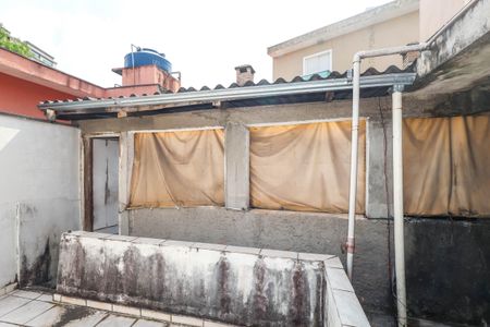 Casa à venda com 75m², 2 quartos e sem vagaQuintal