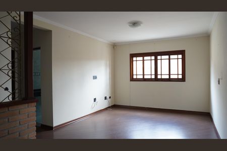 Casa à venda com 350m², 3 quartos e 3 vagasSala de TV
