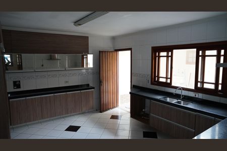 Casa à venda com 350m², 3 quartos e 3 vagasCozinha - Armários